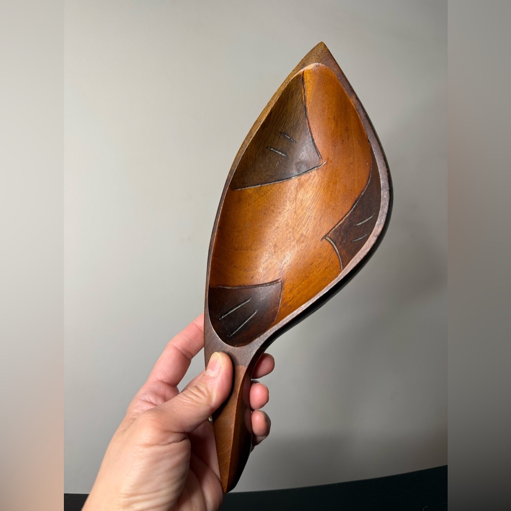 ❤️Vintage Mid Century Modern Sculptural Carved Wood Leaf Candy bowl with handle